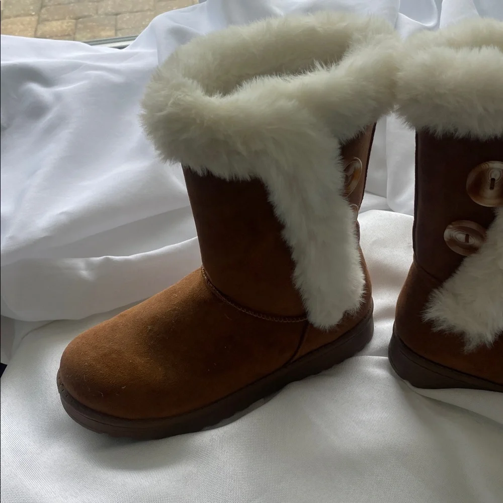 Tan Shearling-Lined Winter Boots - Picture 9 of 14
